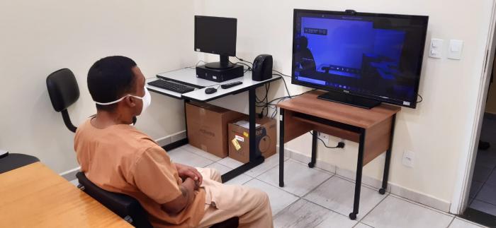 Teleaudiências crescem 4,5 vezes e atingem 100% das prisões de SP