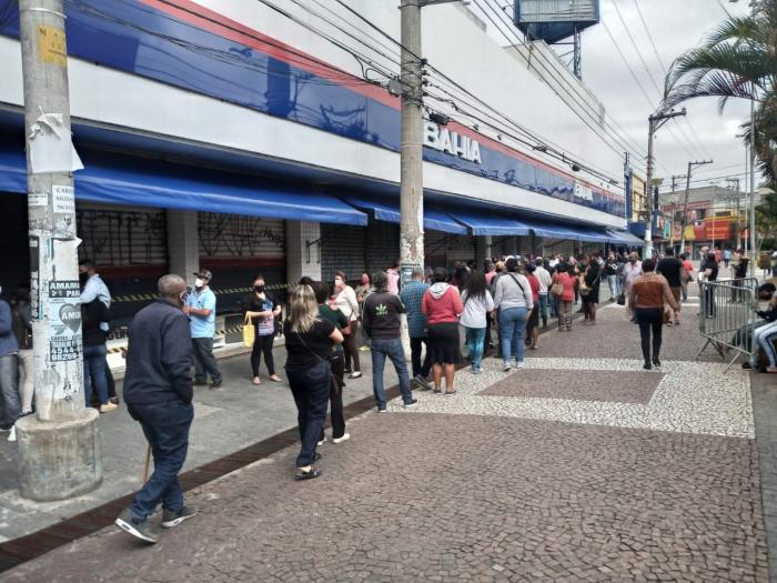 Comércio volta a funcionar em Mauá com grande fluxo de pessoas