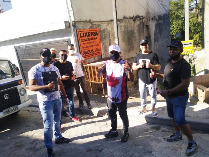 Douglas da D&F Car instala mais uma ‘Lixeira Comunitária’ e reforma outras três