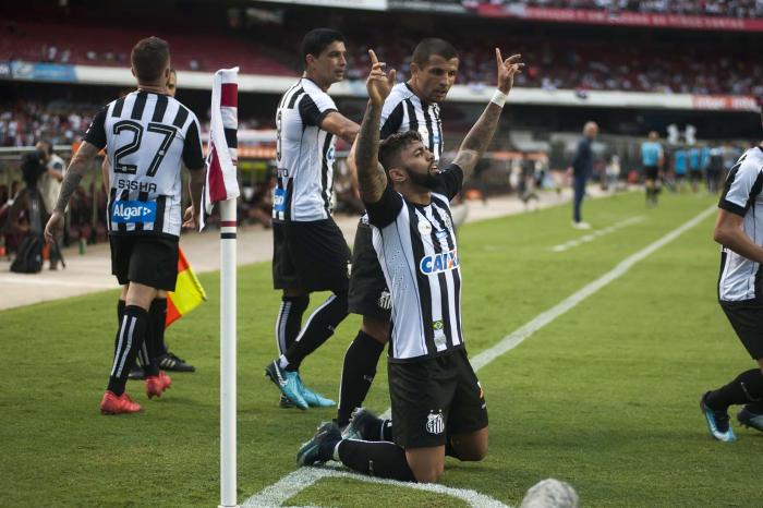Gabigol decide e Santos vence São Paulo no Morumbi