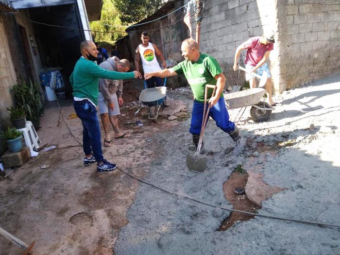 Douglas da D&F Car e equipe realizam trabalho de concretagem e melhorias na região do Parque das Américas