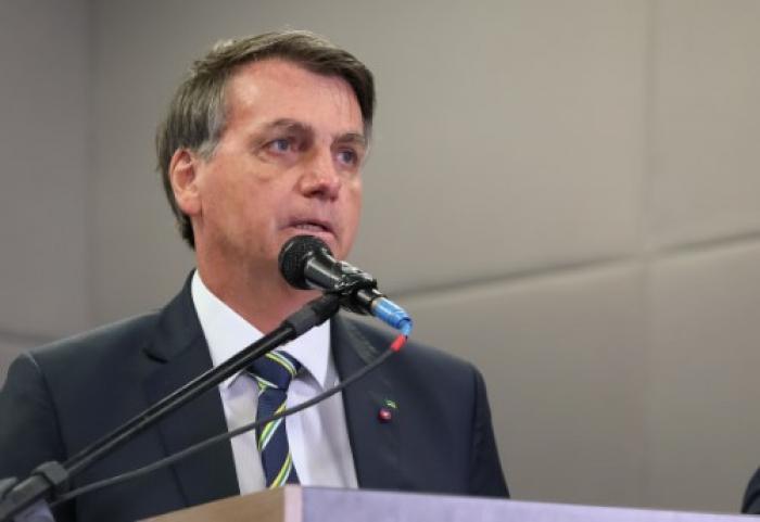Novo exame indica que Jair Bolsonaro segue infectado pelo coronavírus