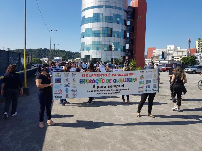Representantes de escolas privadas de Mauá fazem protesto em frente à Prefeitura e cobram promessa de Atila