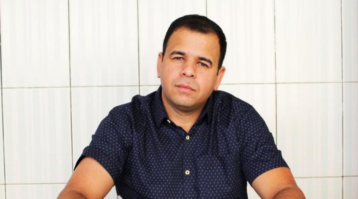 Aos amigos e leitores 