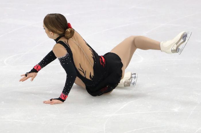 Após se classificar para a final, patinadora brasileira cai e fica em último em Pyeongchang