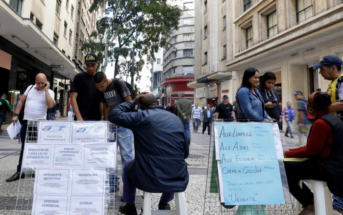 Desemprego fica em 12,2% em janeiro e atinge 12,7 milhões de pessoas