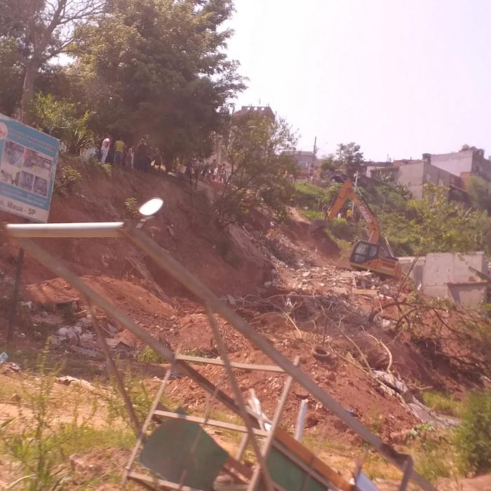 Casas em construção em área pública no Jardim Oratório são demolidas