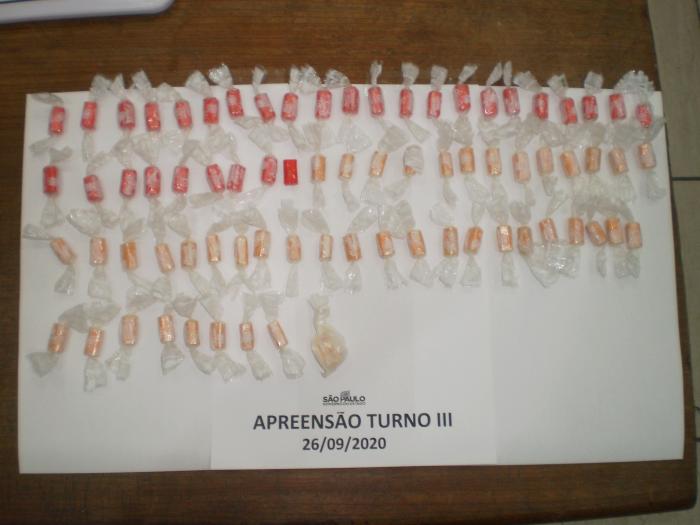 Agentes apreendem entorpecentes e placas de celulares em unidades prisionais de SP