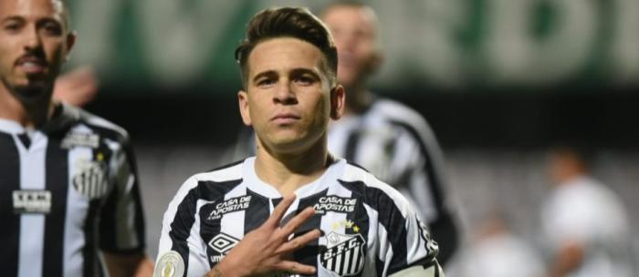 Santos vence Coritiba fora de casa
