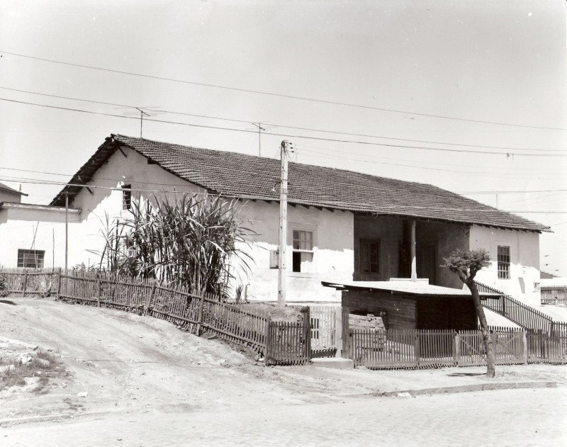 Uma das mais antigas edificações da região do ABC Paulista, a Casa Bandeirista que abriga atualmente o Museu Barão de Mauá foi erigida nos anos finais do Século XVII e grita por socorro e uma ampla restauração - Foto: Acervo do Museu Barão de Mau