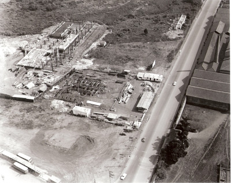 Paço Municipal de Mauá em construção em meados dos anos 1970. Edificação que abriga a sede do Poder Executivo foi entregue em 1976 pelo prefeito Amaury Fioravanti - Foto: Acervo do Museu Barão de Mauá. Data: 1974