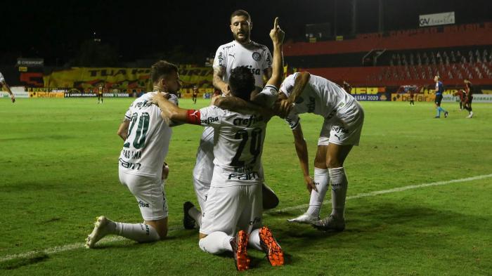 Com gol de Willian, Palmeiras vence Sport na Ilha do Retiro