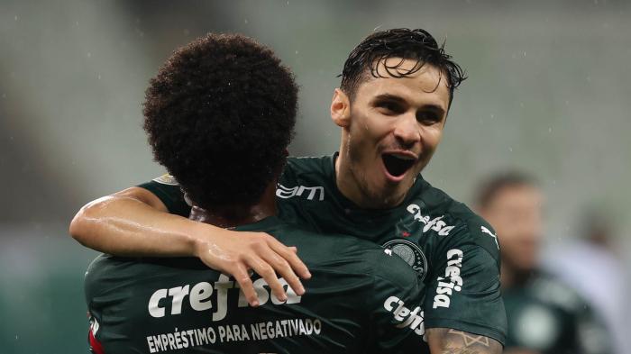 Palmeiras goleia o Corinthians no Allianz Parque com gols de Raphael Veiga e Luiz Adriano