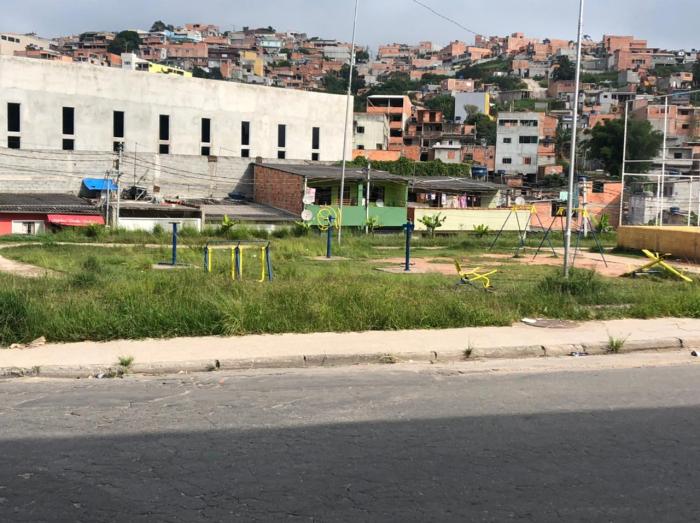 Douglas Borgoni cobra governantes sobre falta de manutenção em praças públicas de Mauá
