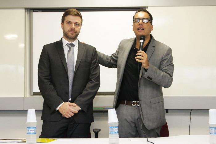 Prefeito Atila Jacomussi apresenta novo secretário de Saúde de Mauá