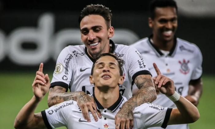 Corinthians bate o Sport e se recupera após goleada para rival