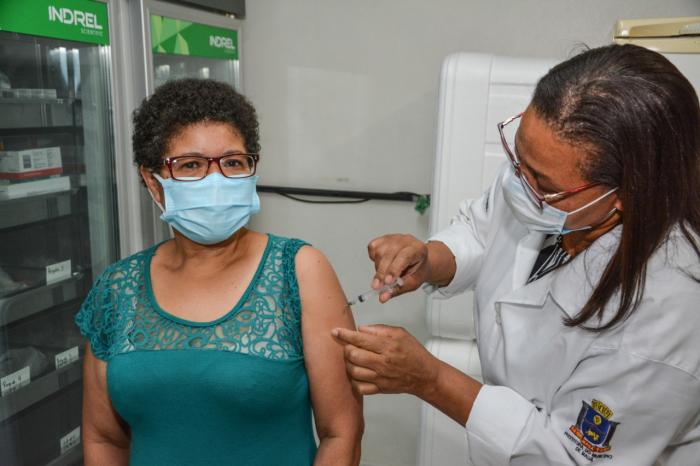 Mauá inicia aplicação da vacina de Oxford/AstraZeneca aos grupos prioritários