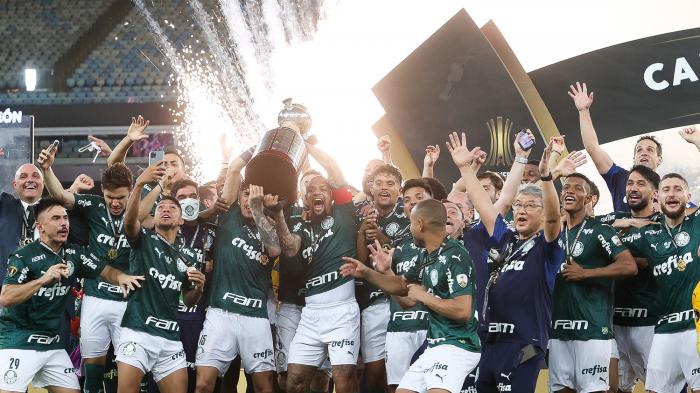 Com gol nos acréscimos, Palmeiras vence Santos e conquista a Libertadores da América pela segunda vez