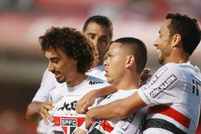 São Paulo vira contra Red Bull Brasil e garante liderança do grupo no Paulistão