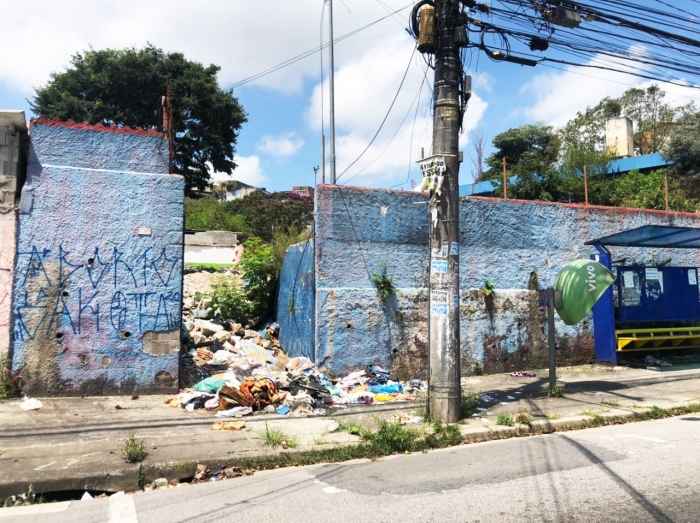 Douglas D&F Car pede que poder público resolva situação preocupante em terreno abandonado