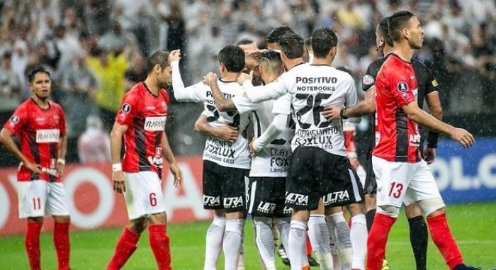Corinthians vence Deportivo Lara e chega a liderança do Grupo 7 da Libertadores
