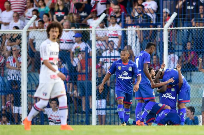 São Paulo joga mal e perde para o São Caetano no Anacleto Campanella