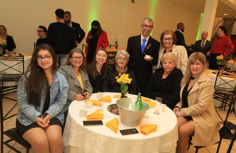 Cerimônia contou com a presença das famílias dos membros do Rotary Barão de Mauá