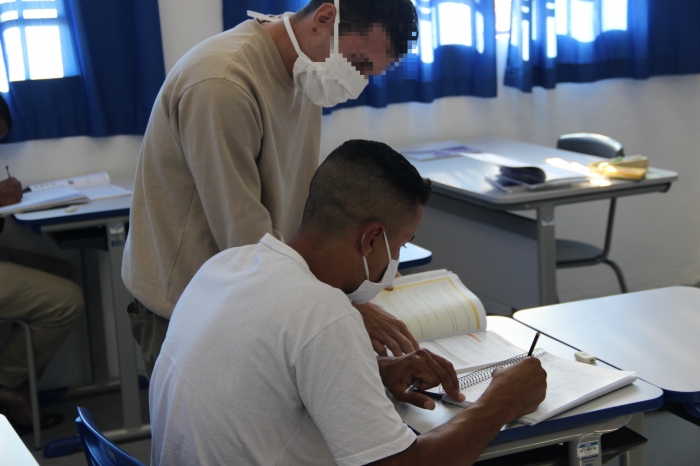 Presos de São Paulo participam de exame para conclusão dos estudos; Mauá terá 49 participantes  