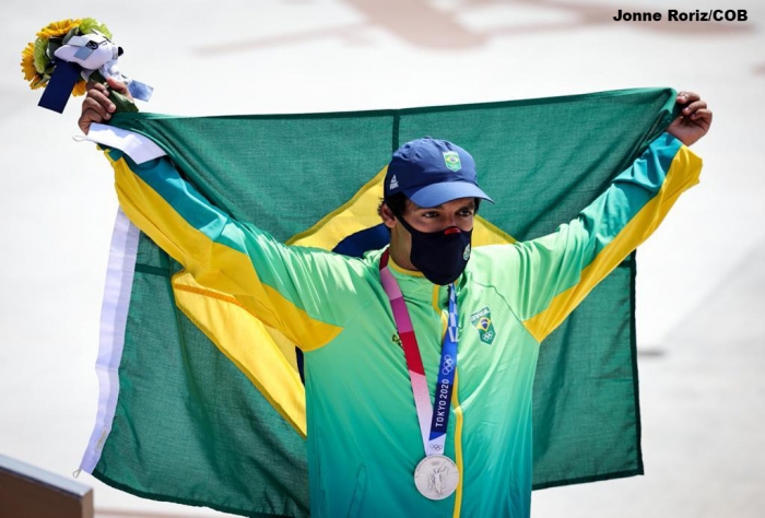 Brasileiro Kelvin Hoefler conquista medalha de prata nos Jogos Olímpicos
