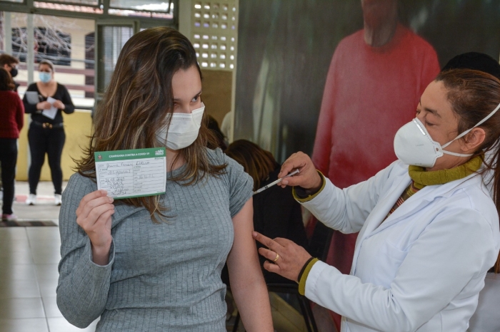 Mauá vacina mais de 2 mil pessoas contra a Covid-19 no sábado após início de imunização em adolescentes