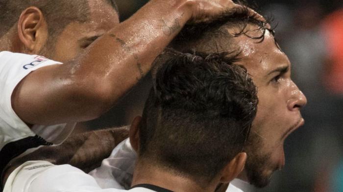 Corinthians vence Bragantino por 2 a 0 em Itaquera e avança as semifinais do Paulistão