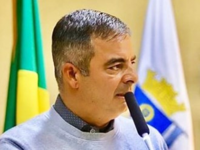 Vereador Sargento Simões protocola pedido de impeachment contra prefeito Marcelo Oliveira