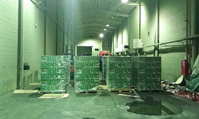 Polícia descobre galpão com cerca de 2 mil caixas de bebidas roubadas em Mauá