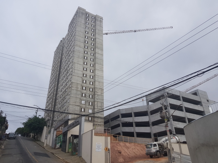 Construção de condomínio gera reclamações de moradores da Vila Vitória
