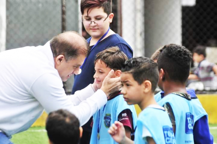No Dia das Crianças, Junior Orosco e Instituto Motiva levam alegria para mais de 20 mil crianças da Grande São Paulo