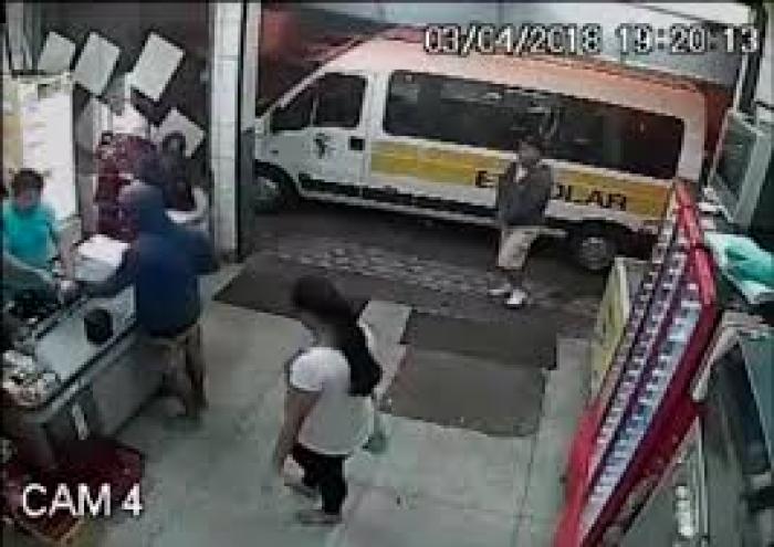 Câmeras de supermercado flagram latrocínio em São Bernardo