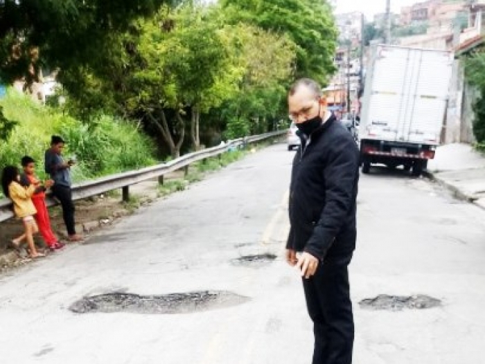 Vereador Pastor Valdeci Santos percorre bairros de Mauá