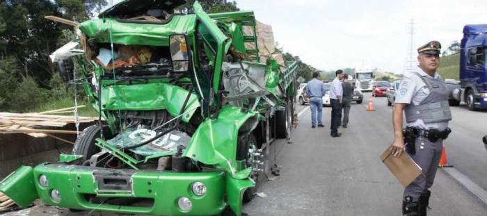 Acidente envolvendo dois caminhões no Rodoanel sentido Mauá deixa vítima fatal