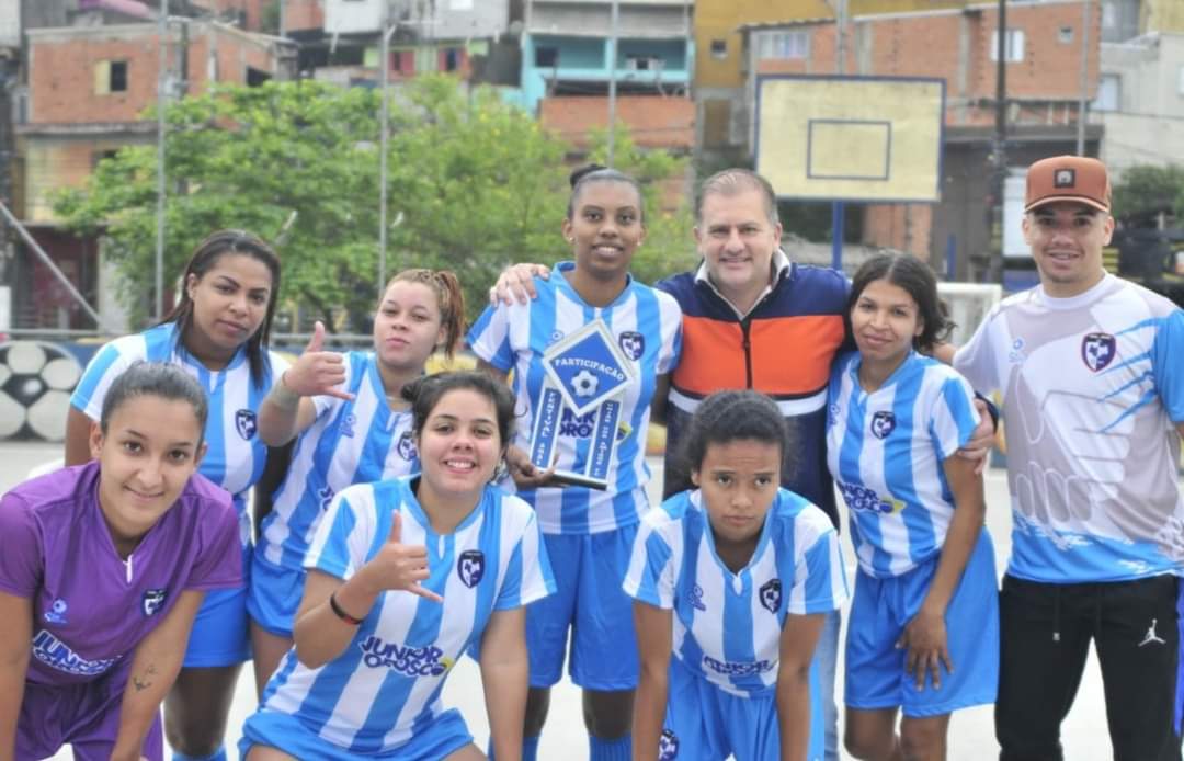 Junior Orosco também apoia o projeto União dos Amigos, que leva o futsal ao Jardim Oratório, em Mauá - Foto: Divulgação