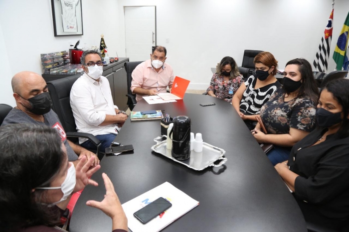 Prefeitura de Mauá entrega títulos de posse para famílias do Jardim Canadá