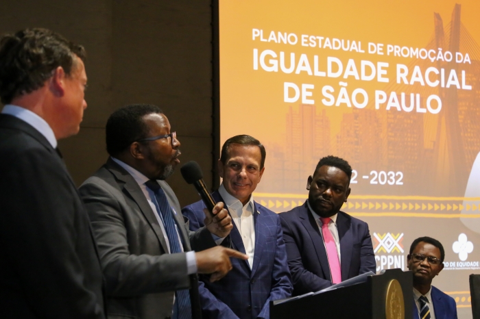 Governo do estado lança cartilha para enfrentamento ao racismo no comércio