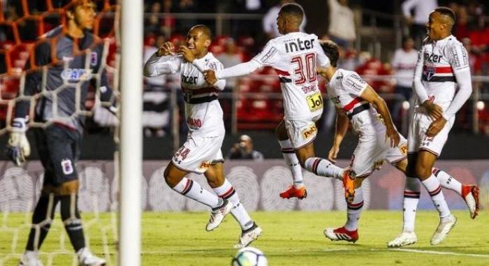 São Paulo estreia com vitoria sobre o Paraná por 1 a 0