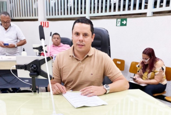 Vereador Renan Pessoa propõe tarifa zero aos domingos e feriados nos ônibus