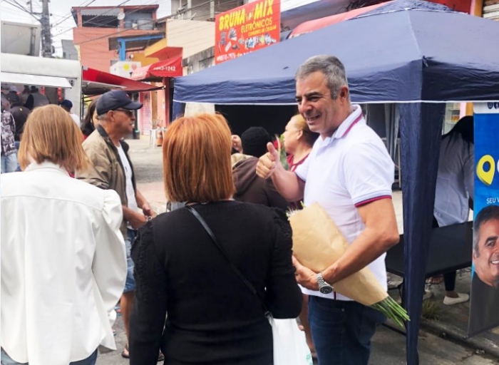 Gabinete itinerante do vereador Sargento Simões realiza ações na cidade