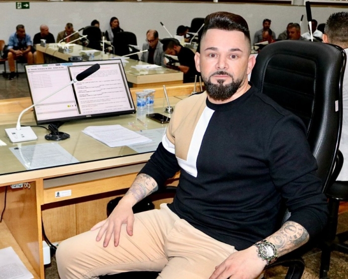 Zé Carlos Nova Era questiona manutenção nos pontos de ônibus