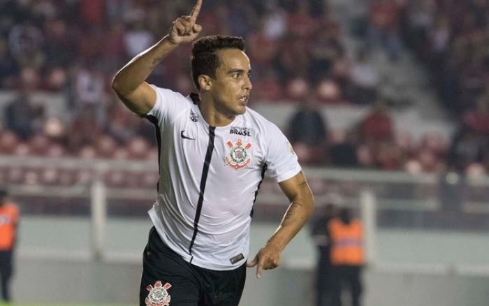 Corinthians vence Independiente fora de casa e segue na liderança de grupo na Libertadores