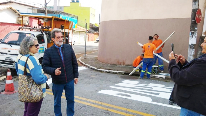 Operação tapa-buraco, limpeza e capinação acontece no Parque São Vicente a pedido do vereador Eugênio Rufino