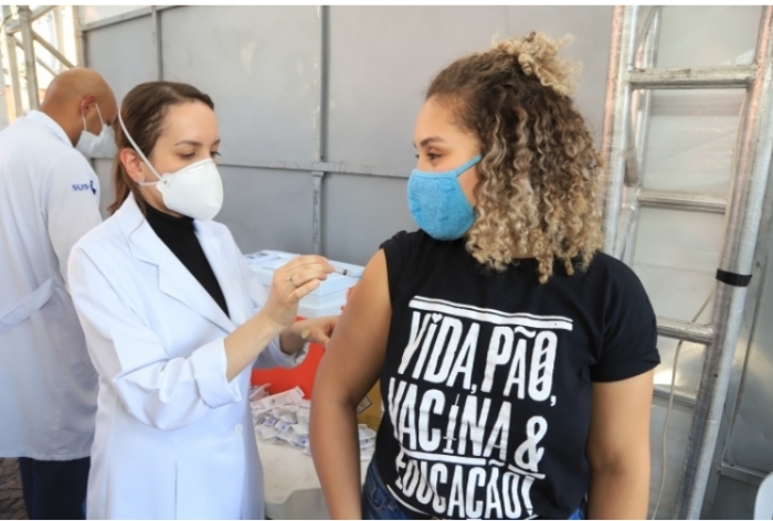 Governo de SP recomenda volta do uso de máscaras em ambientes fechados após aumento de casos e internações por Covid-19