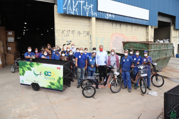 Mauá recebe oito triciclos elétricos para catadores de materiais recicláveis