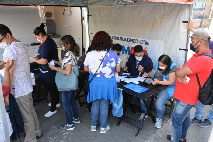 Prefeitura vacina a população contra a gripe e a Covid-19 na Estação Mauá  